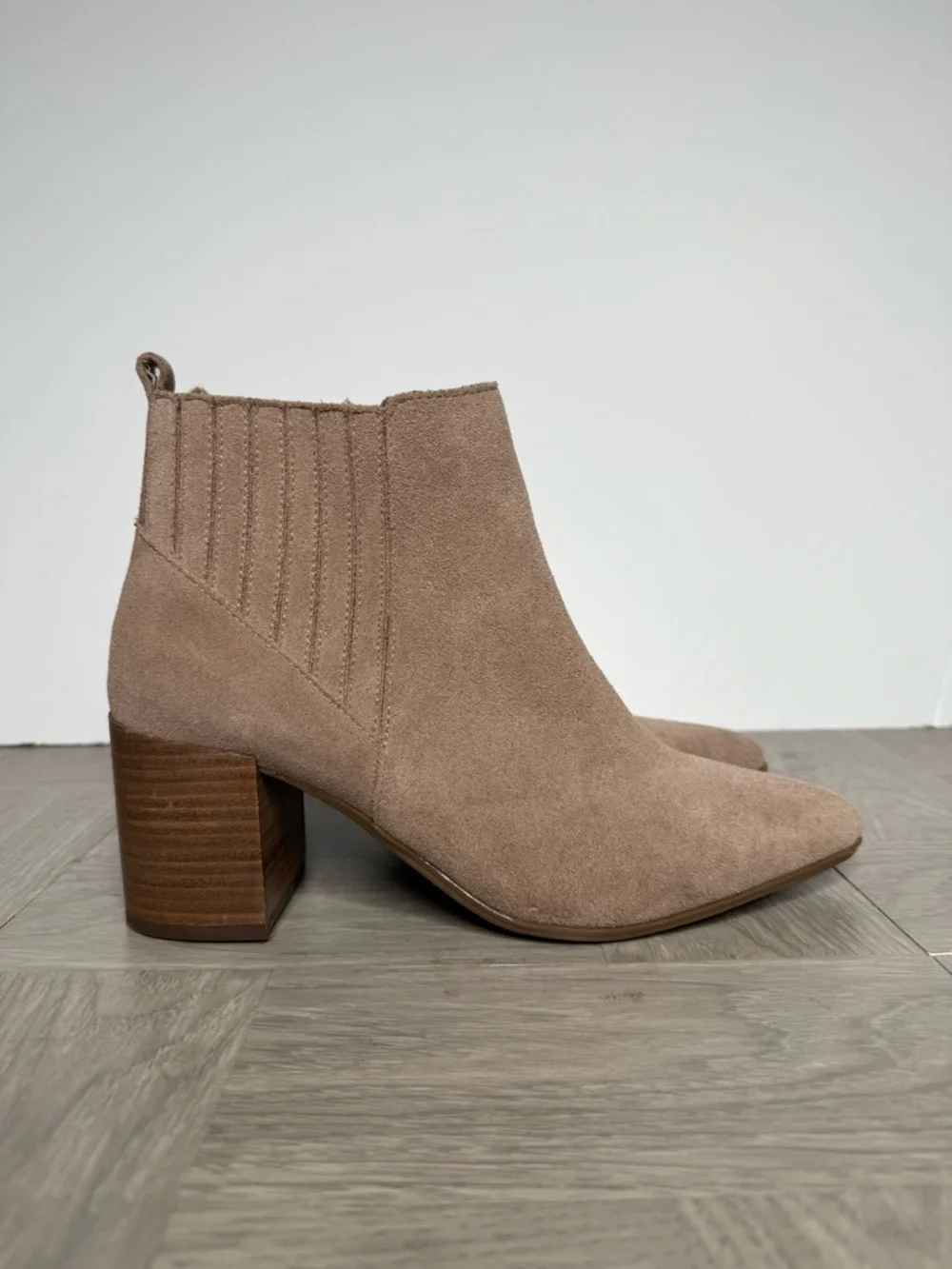 Blondo laureece tan